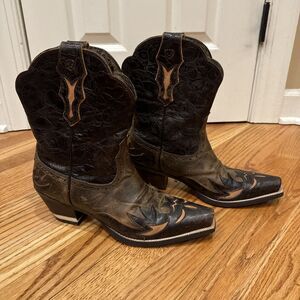 ARIAT Dahlia Western Boots Genuine Leather Engraved Women 9 B